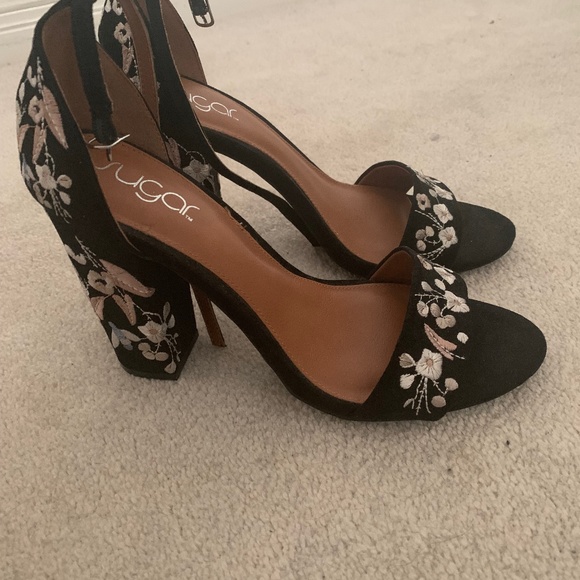 Sandals - Picture 1 of 2